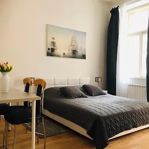 Modern Cozy In Apartmán