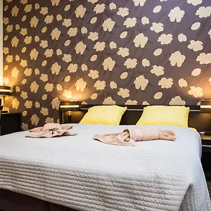 Domus Apartment