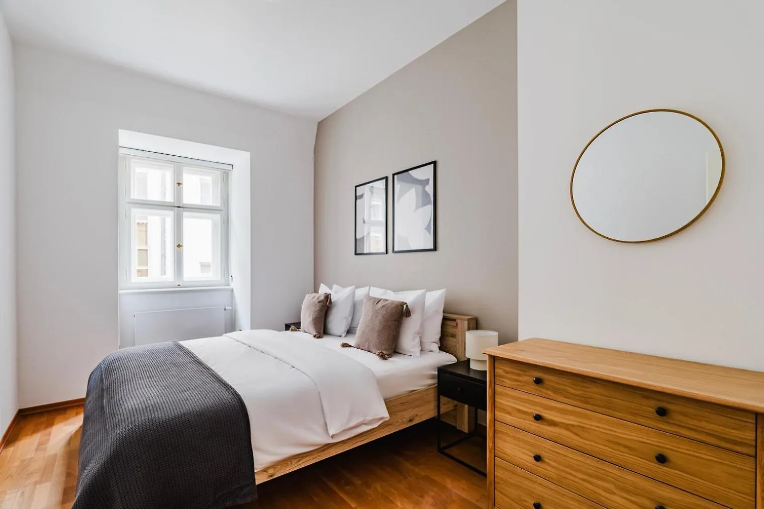 Blueground Prague 1 Furnished Old Town Square Prg-43 Apartment Czech Republic